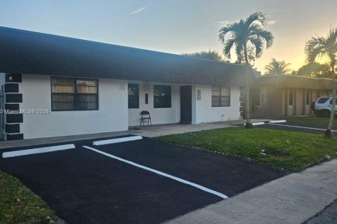 Appartement à louer à North Lauderdale, Floride: 3 chambres, 250.84 m2 № 1926154 - photo 1
