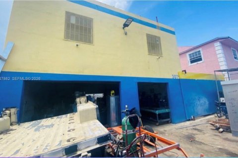 Immobilier commercial à vendre à Miami, Floride № 2005050 - photo 2