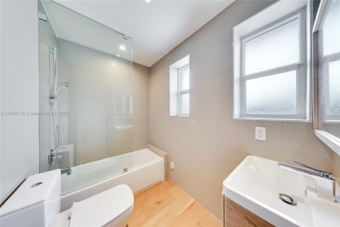 Купить виллу или дом в Майами-Бич, Флорида 4 спальни, 356.09м2, № 2081454 - фото 16