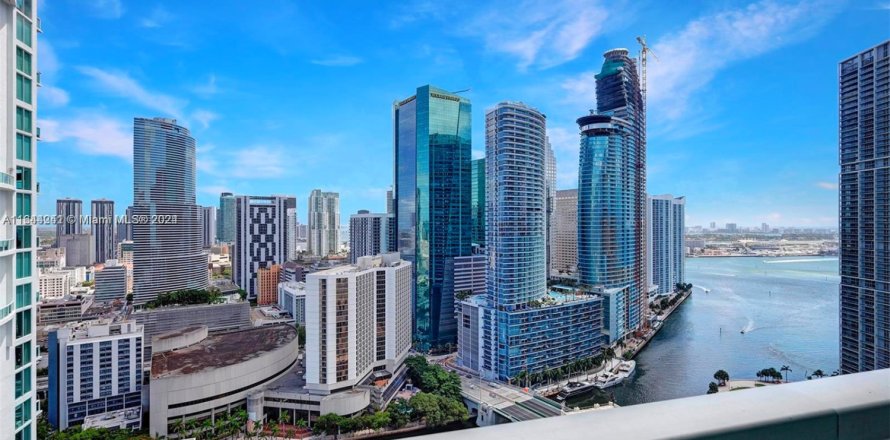 Кондоминиум с 2 спальнями в Майами, Флорида № 2013976