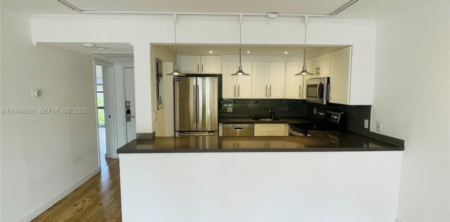 Кондоминиум с 2 спальнями в Майами, Флорида № 2004878