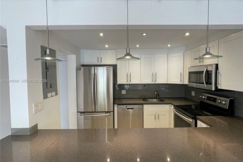 Снять в аренду кондоминиум в Майами, Флорида 2 спальни, 91.97м2, № 2004878 - фото 2