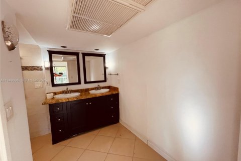 Снять в аренду кондоминиум в Майами, Флорида 2 спальни, 91.97м2, № 2004878 - фото 8