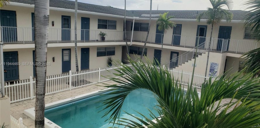 Apartment in Pompano Beach, Florida 2 bedrooms, 1172.15 sq.m. № 2152826