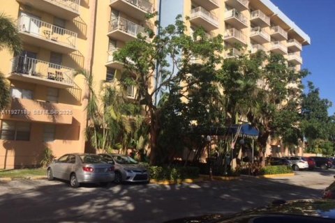 Copropriété à louer à Miami, Floride: 1 chambre, 55.56 m2 № 1987344 - photo 1