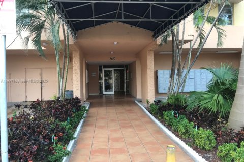 Copropriété à louer à Miami, Floride: 1 chambre, 55.56 m2 № 1987344 - photo 13