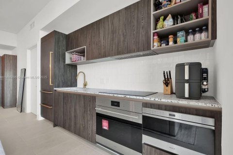 Condominio en alquiler en Miami, Florida, 2 dormitorios № 1964919 - foto 14