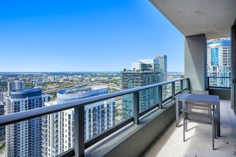 Condominio en alquiler en Miami, Florida, 2 dormitorios № 1964919 - foto 2