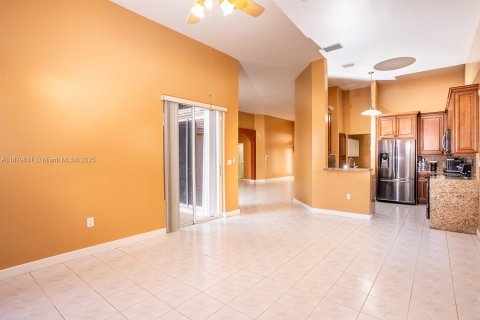 Villa ou maison à vendre à Miami, Floride: 4 chambres, 252.97 m2 № 1942115 - photo 14