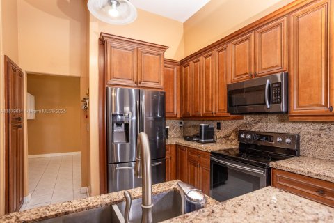 Villa ou maison à vendre à Miami, Floride: 4 chambres, 252.97 m2 № 1942115 - photo 13