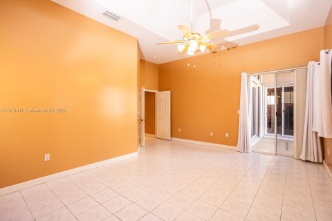 Villa ou maison à vendre à Miami, Floride: 4 chambres, 252.97 m2 № 1942115 - photo 29