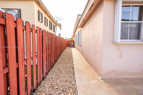 Villa ou maison à vendre à Miami, Floride: 4 chambres, 252.97 m2 № 1942115 - photo 7