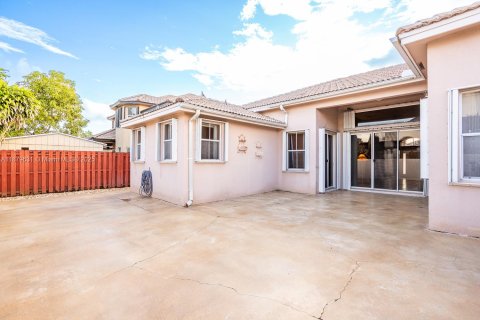 Villa ou maison à vendre à Miami, Floride: 4 chambres, 252.97 m2 № 1942115 - photo 5