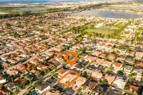 Villa ou maison à vendre à Miami, Floride: 4 chambres, 252.97 m2 № 1942115 - photo 10