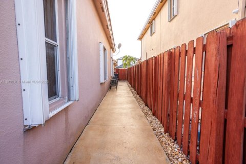 Villa ou maison à vendre à Miami, Floride: 4 chambres, 252.97 m2 № 1942115 - photo 8