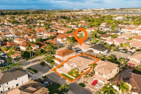 Villa ou maison à vendre à Miami, Floride: 4 chambres, 252.97 m2 № 1942115 - photo 11