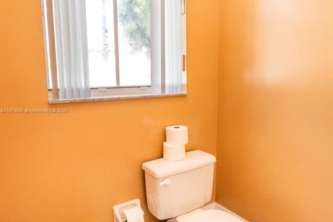 Villa ou maison à vendre à Miami, Floride: 4 chambres, 252.97 m2 № 1942115 - photo 28