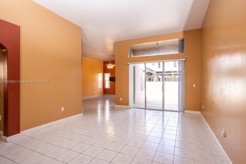Villa ou maison à vendre à Miami, Floride: 4 chambres, 252.97 m2 № 1942115 - photo 18