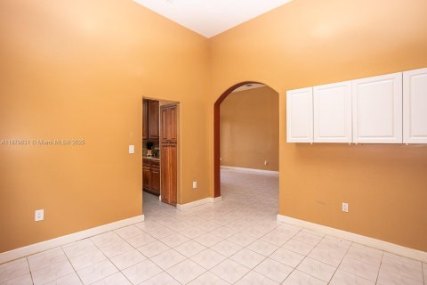 Villa ou maison à vendre à Miami, Floride: 4 chambres, 252.97 m2 № 1942115 - photo 17