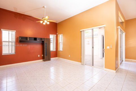 Villa ou maison à vendre à Miami, Floride: 4 chambres, 252.97 m2 № 1942115 - photo 23