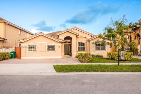 Villa ou maison à vendre à Miami, Floride: 4 chambres, 252.97 m2 № 1942115 - photo 4