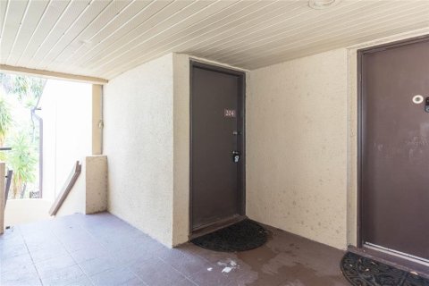 Condo in Saint Petersburg, Florida, 2 bedrooms  № 2207755 - photo 5