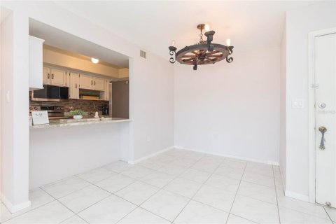 Condo in Saint Petersburg, Florida, 2 bedrooms  № 2207755 - photo 12