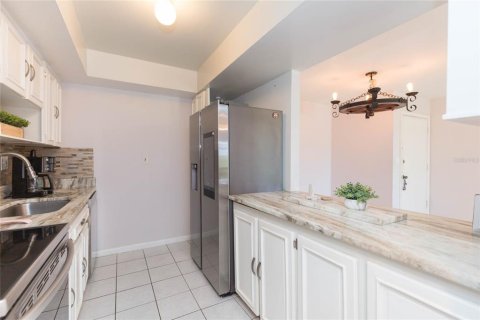 Condo in Saint Petersburg, Florida, 2 bedrooms  № 2207755 - photo 14