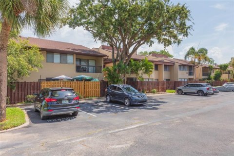 Condo in Saint Petersburg, Florida, 2 bedrooms  № 2207755 - photo 2