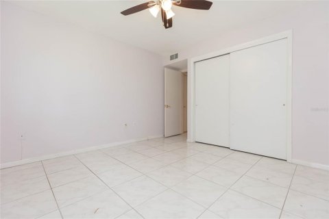 Condo in Saint Petersburg, Florida, 2 bedrooms  № 2207755 - photo 21