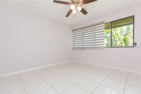 Condo in Saint Petersburg, Florida, 2 bedrooms  № 2207755 - photo 20
