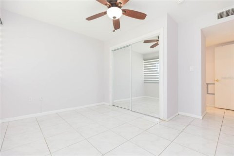 Condo in Saint Petersburg, Florida, 2 bedrooms  № 2207755 - photo 26