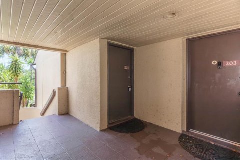 Condo in Saint Petersburg, Florida, 2 bedrooms  № 2207755 - photo 6