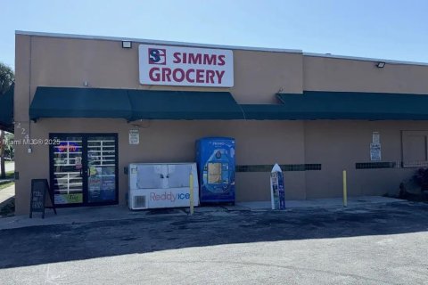 Купить коммерческую недвижимость в Холливуд, Флорида № 1979242 - фото 2