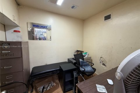Купить коммерческую недвижимость в Холливуд, Флорида № 1979242 - фото 6