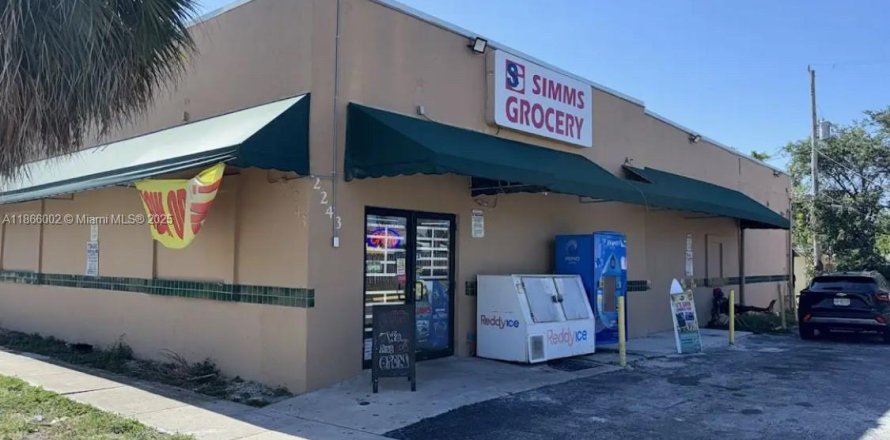 Коммерческая недвижимость в Холливуд, Флорида № 1979242