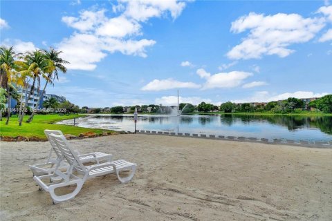 Condo in Miami, Florida, 2 bedrooms  № 1998894 - photo 24