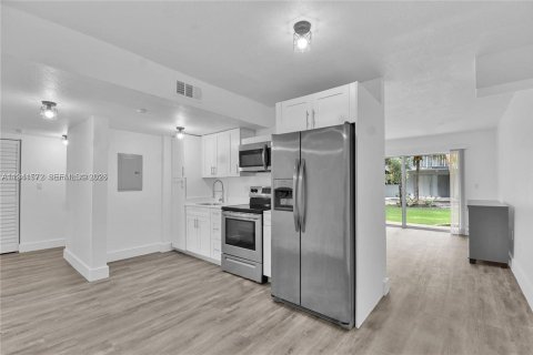 Condo in Miami, Florida, 2 bedrooms  № 1998894