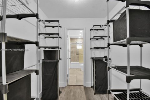 Condo in Miami, Florida, 2 bedrooms  № 1998894 - photo 18