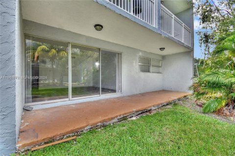 Condo in Miami, Florida, 2 bedrooms  № 1998894 - photo 26
