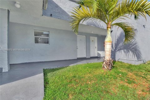 Condo in Miami, Florida, 2 bedrooms  № 1998894 - photo 25