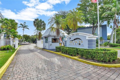 Condo in Miami, Florida, 2 bedrooms  № 1998894 - photo 28