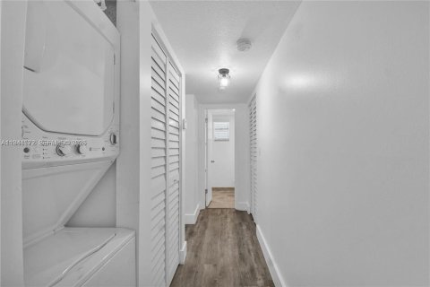 Condo in Miami, Florida, 2 bedrooms  № 1998894 - photo 20