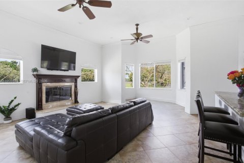 House in Southwest Ranches, Florida 4 bedrooms, 432.09 sq.m. № 1986455 - photo 26