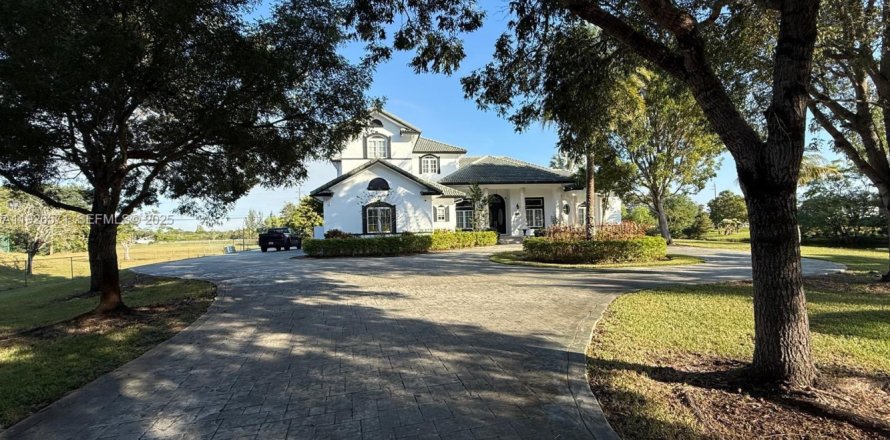Casa en Southwest Ranches, Florida 4 dormitorios, 432.09 m2 № 1986455
