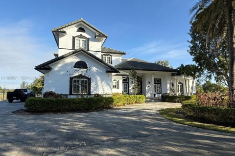 Casa en venta en Southwest Ranches, Florida, 4 dormitorios, 432.09 m2 № 1986455 - foto 2