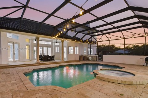 House in Southwest Ranches, Florida 4 bedrooms, 432.09 sq.m. № 1986455 - photo 4