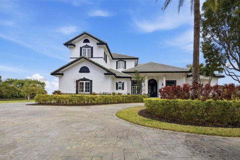 House in Southwest Ranches, Florida 4 bedrooms, 432.09 sq.m. № 1986455 - photo 16