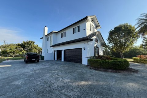 Casa en venta en Southwest Ranches, Florida, 4 dormitorios, 432.09 m2 № 1986455 - foto 3