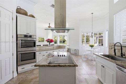 House in Southwest Ranches, Florida 4 bedrooms, 432.09 sq.m. № 1986455 - photo 19